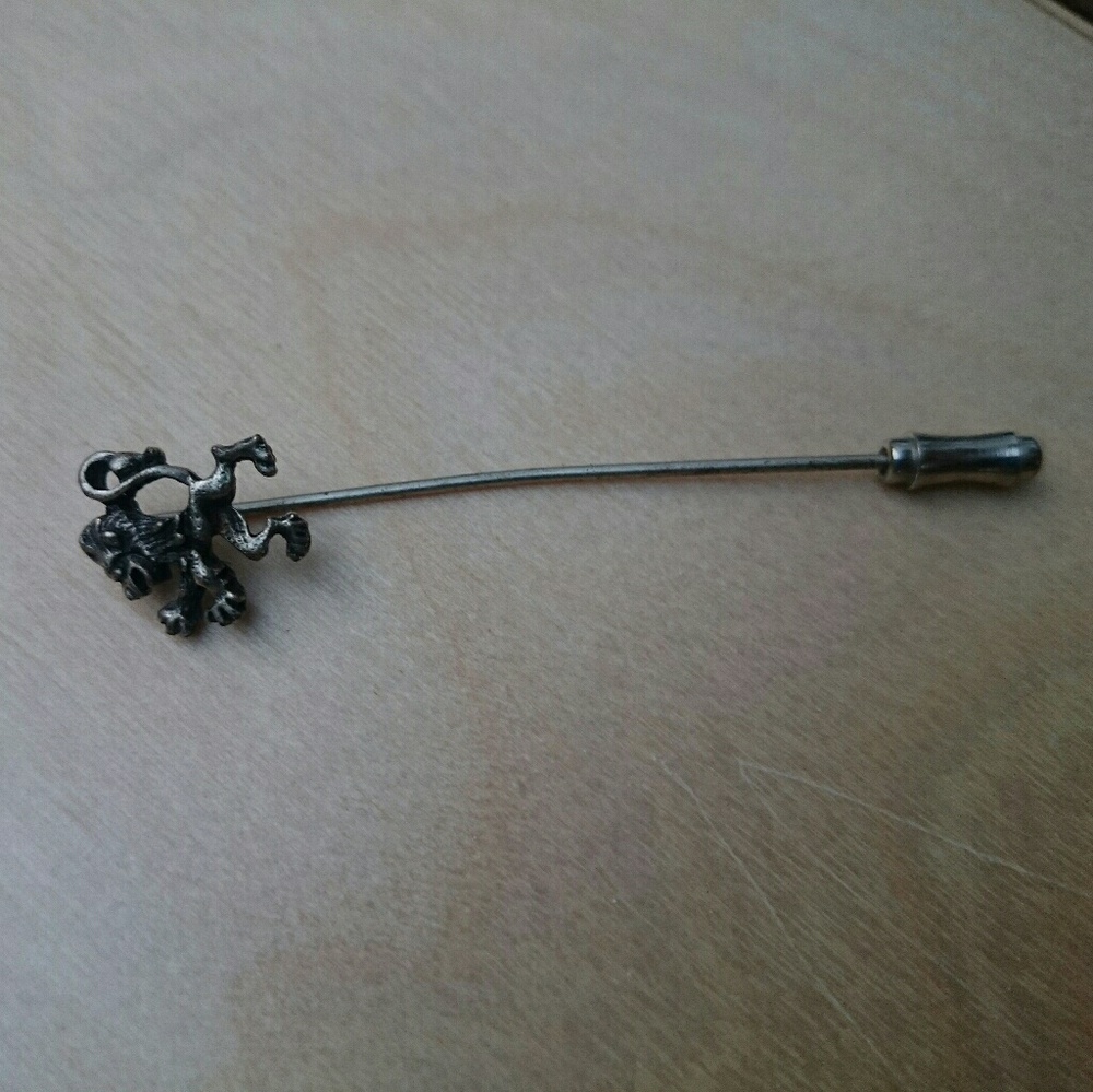 Antique Rampant Lion Pin - Picture 4 of 5